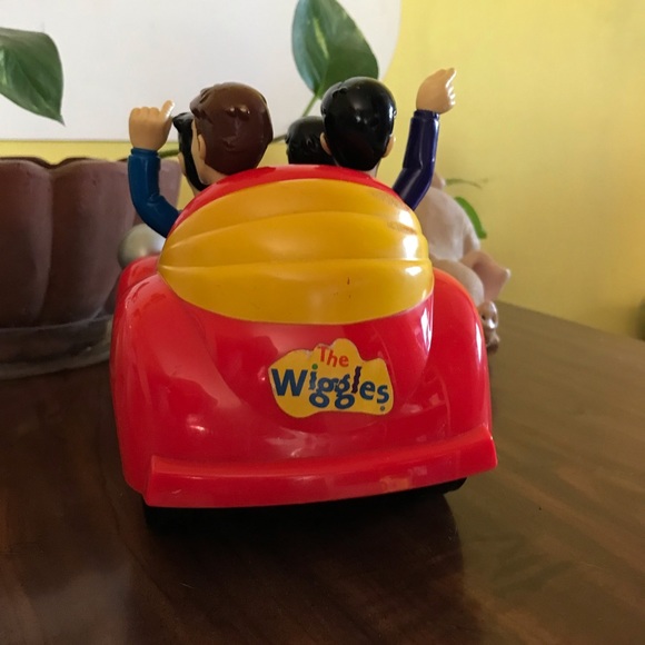 The Wiggles Toot Toot Chuga Chuga Big Red Car with characters - Picture 6 of 11